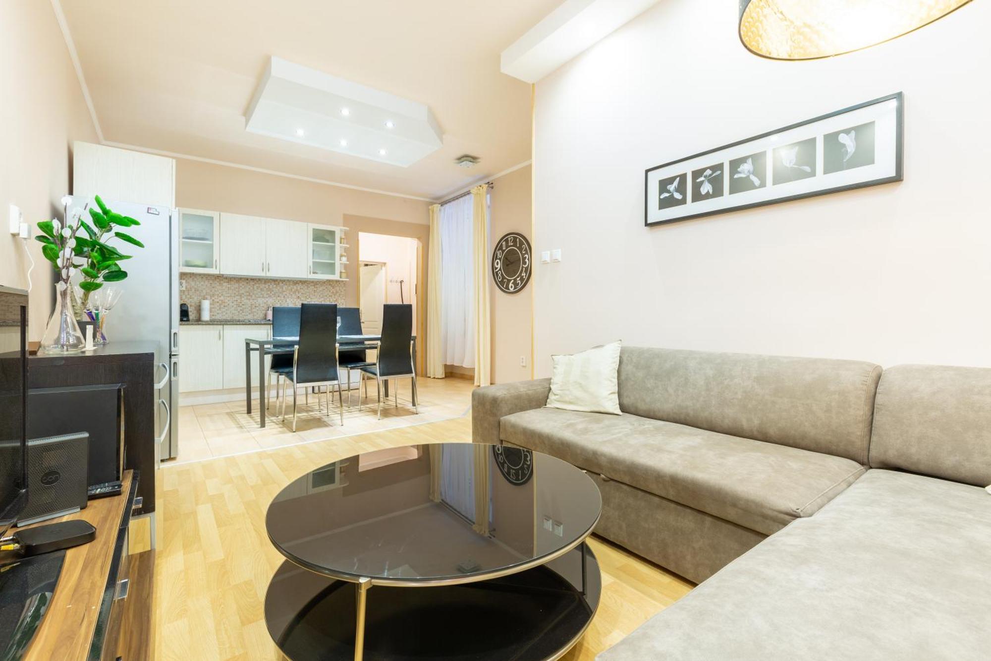 Apartment Downtown By Stn Budapest