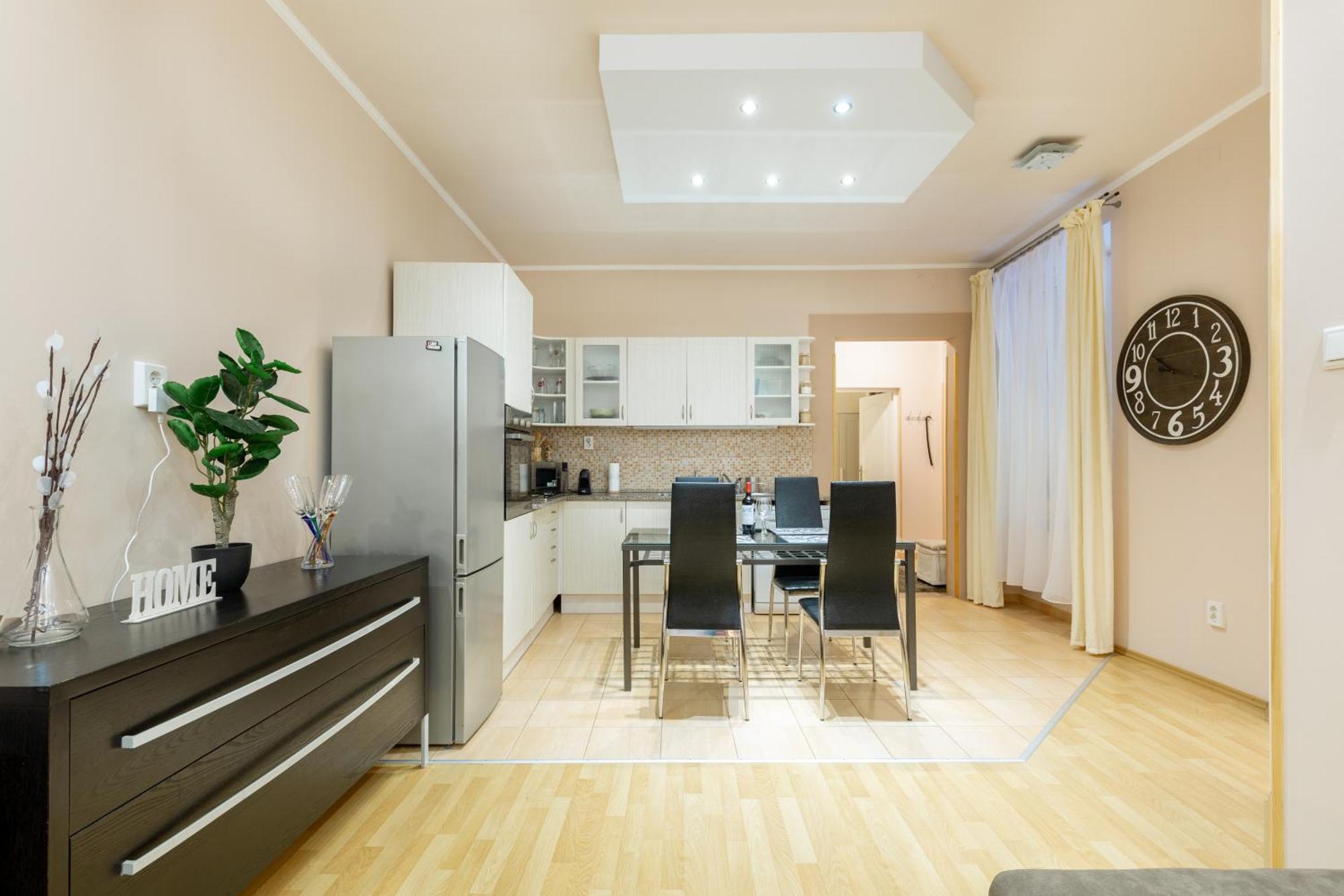 Downtown By Stn Apartment *