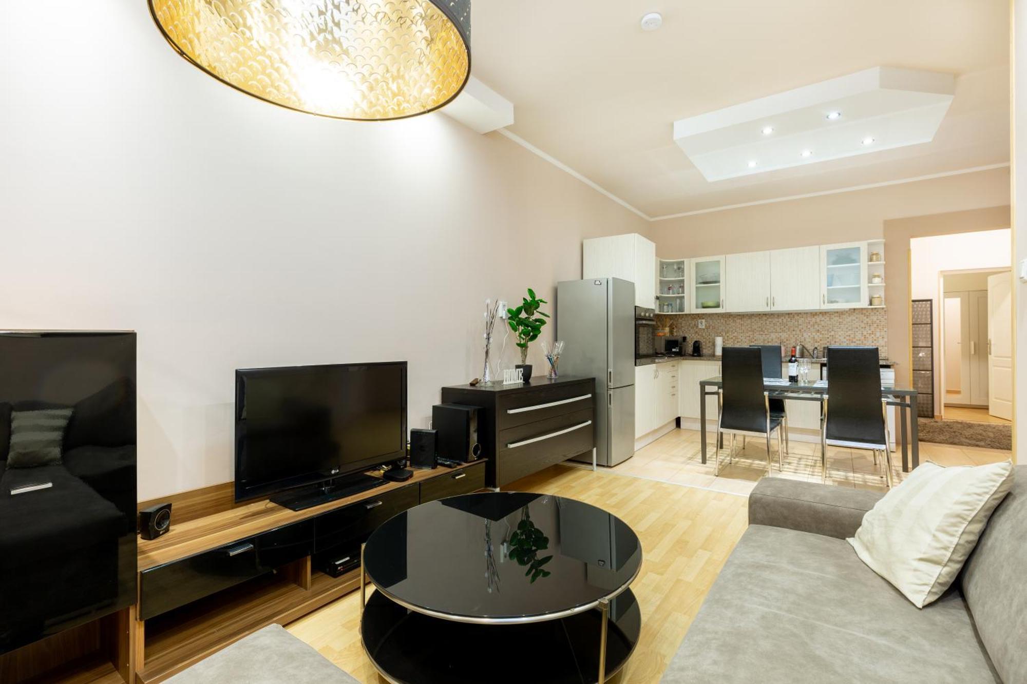 Apartment Downtown By Stn Budapest