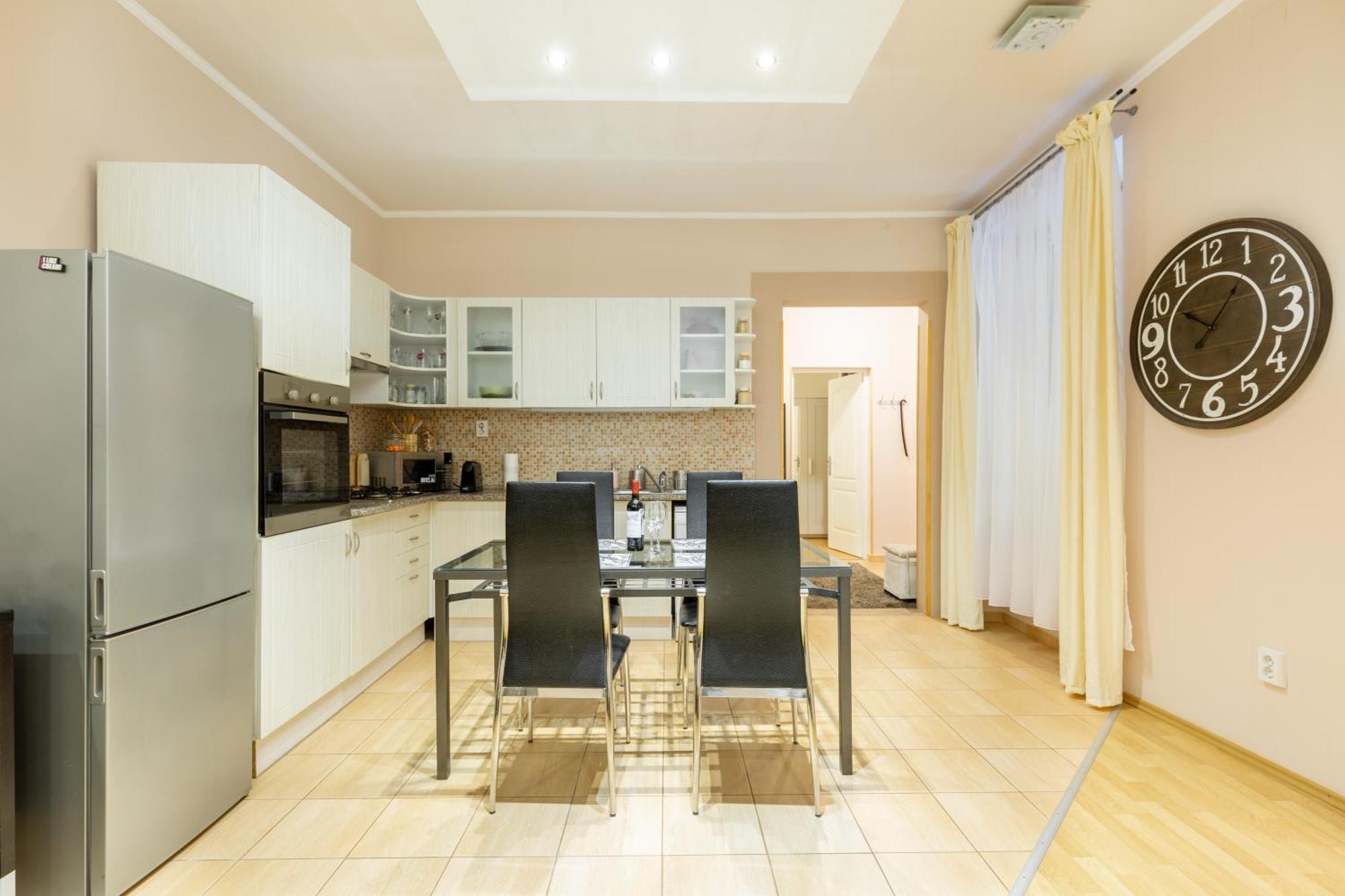 Apartment Downtown By Stn *
