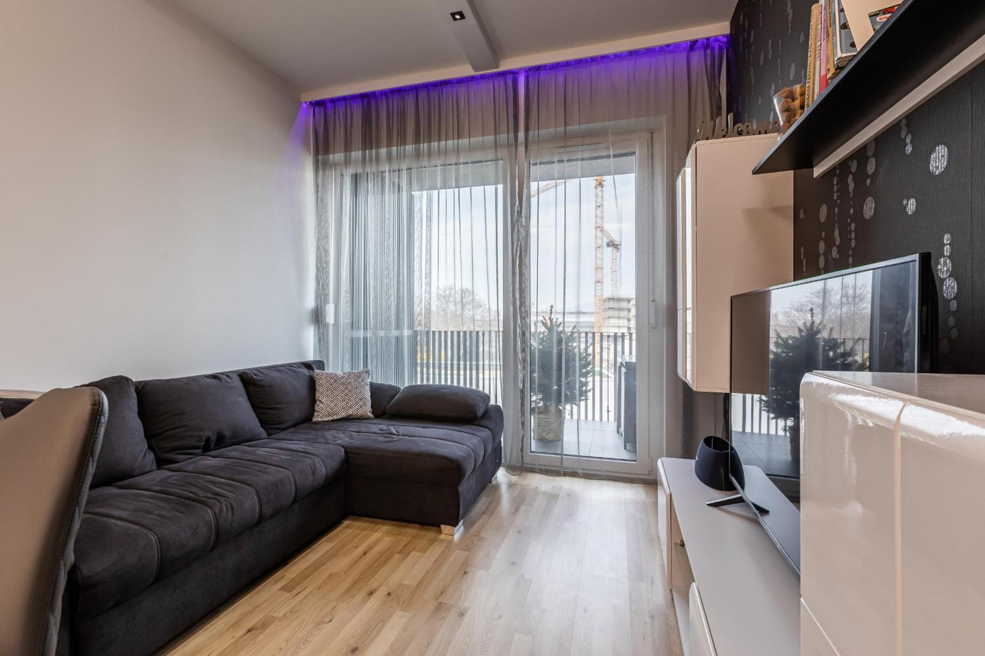 Bay Shore Flat *