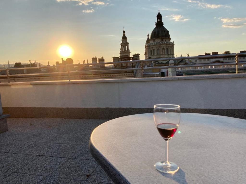 With Private 90 Sqm Rooftop, Free Parking And Air Condition Apartamento Budapest