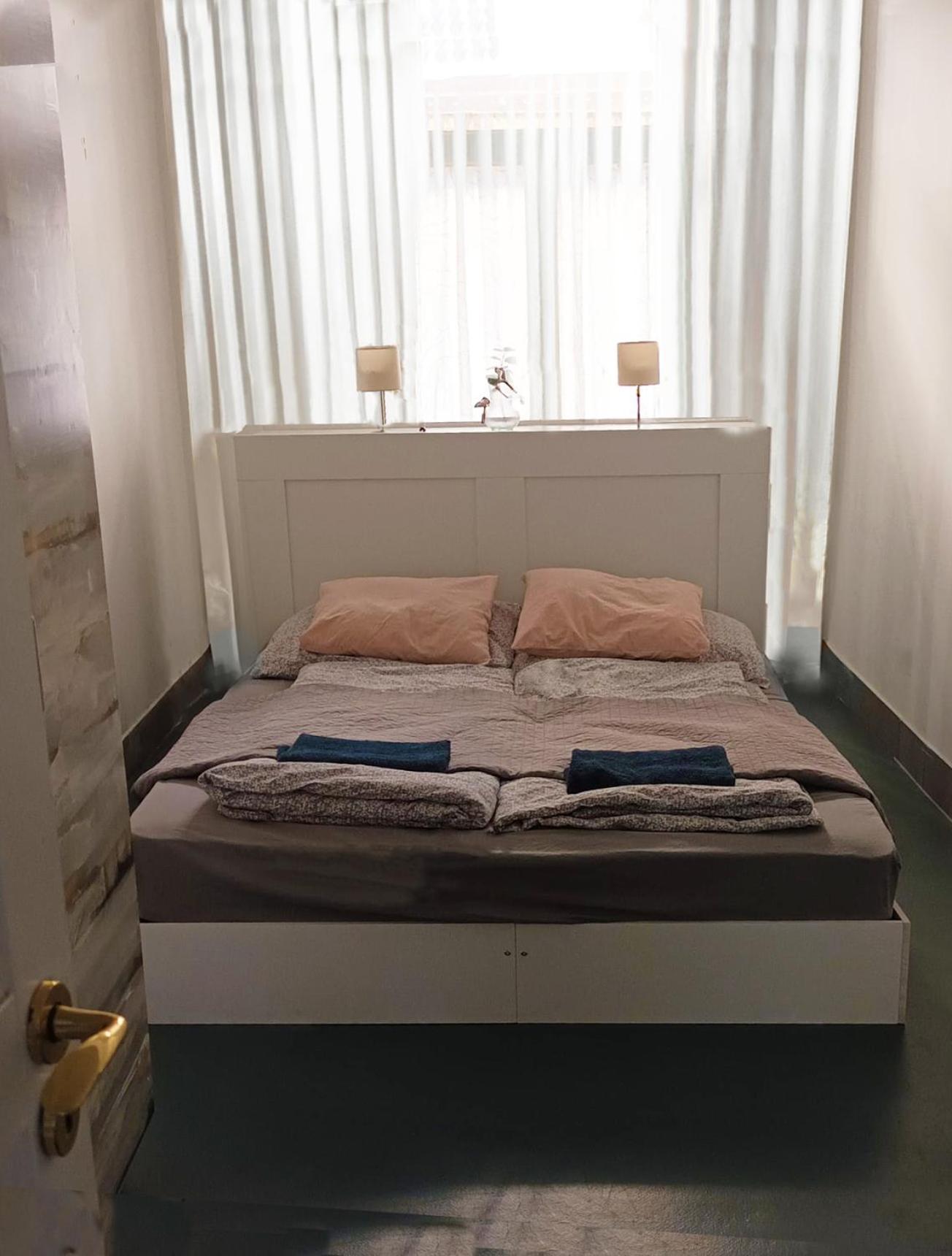 Modern Stylish 2 Bedroom Apartment *