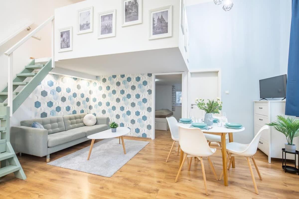 Trendy Downtown Hideaway *