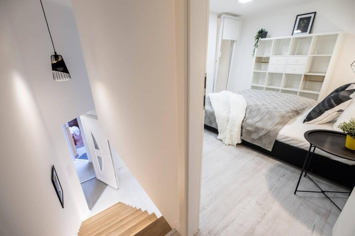 Renovated Design Close To The Danube