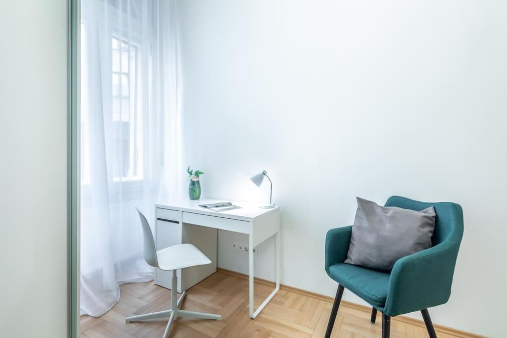 Cityscape Budget Theresa Apartamento