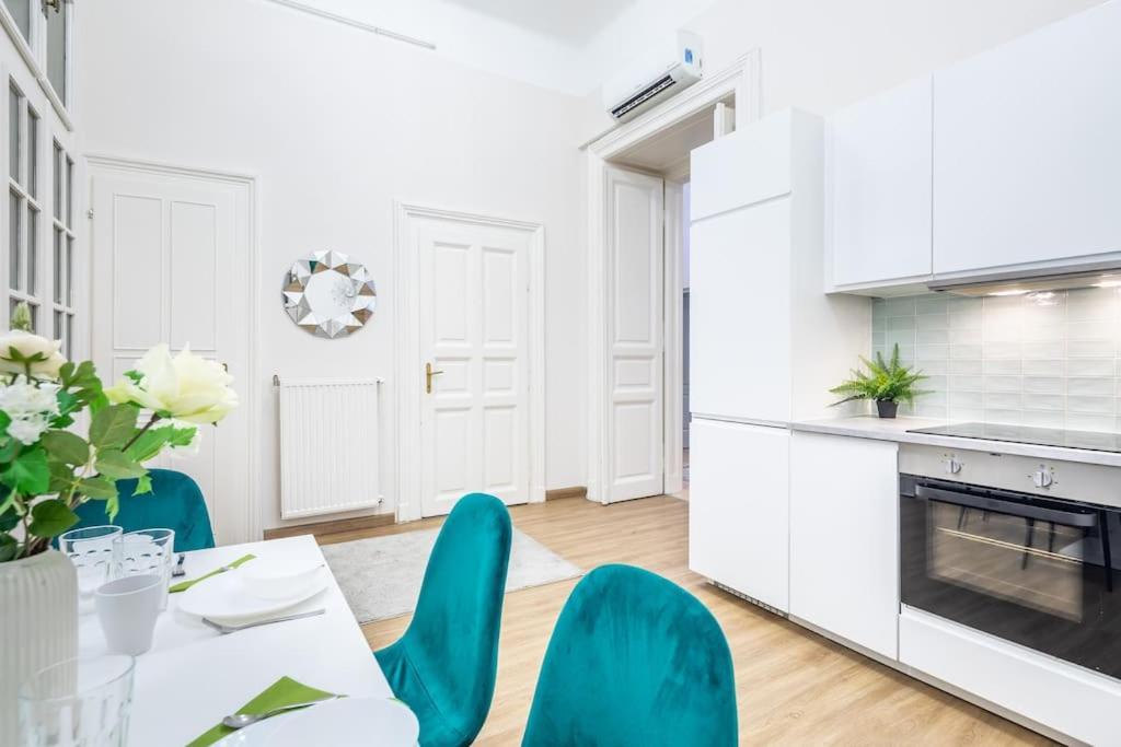 Cityscape Budget Theresa Apartamento