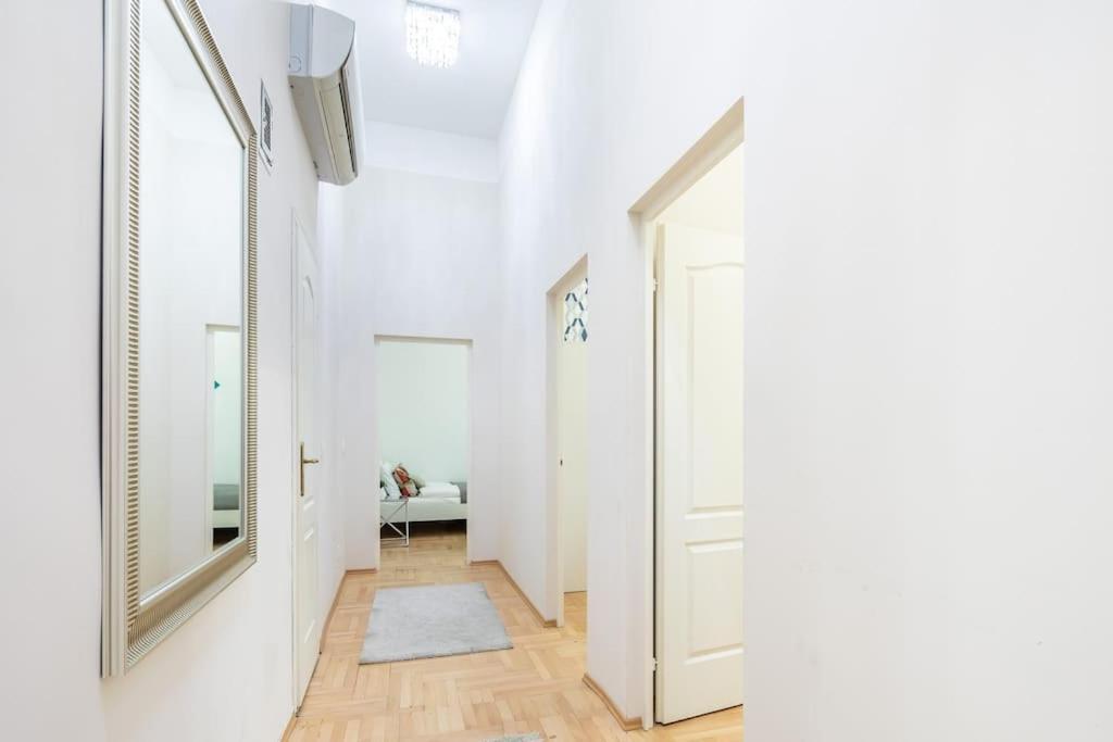 Cityscape Budget Theresa Apartamento
