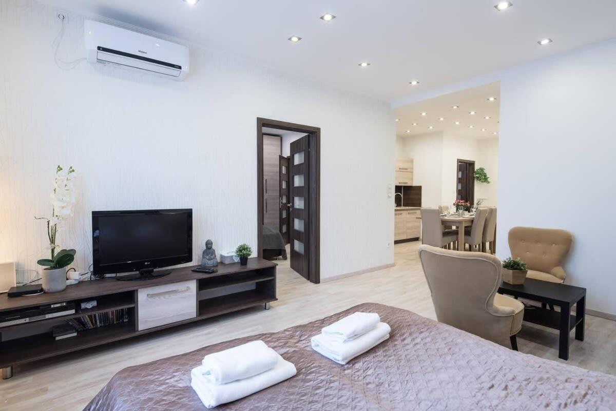 Very Modern And Cozy Ac * Budapest