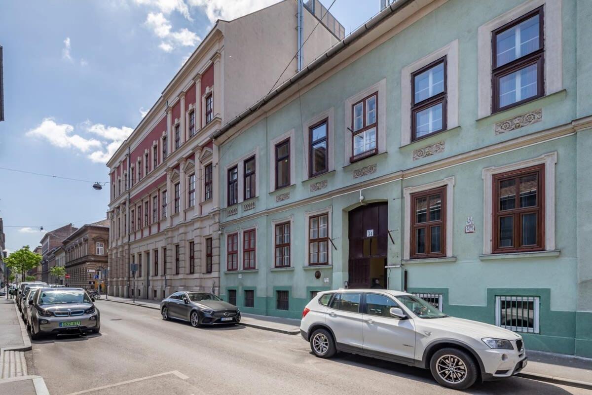 Very Center - Modern - Cute Apartmán