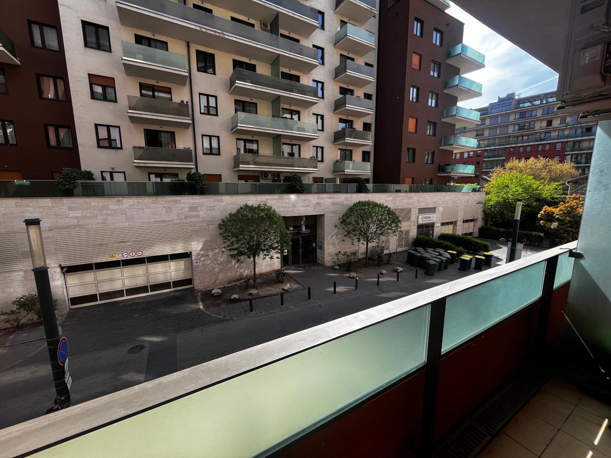 Corvin Gold City Garden Apartamento