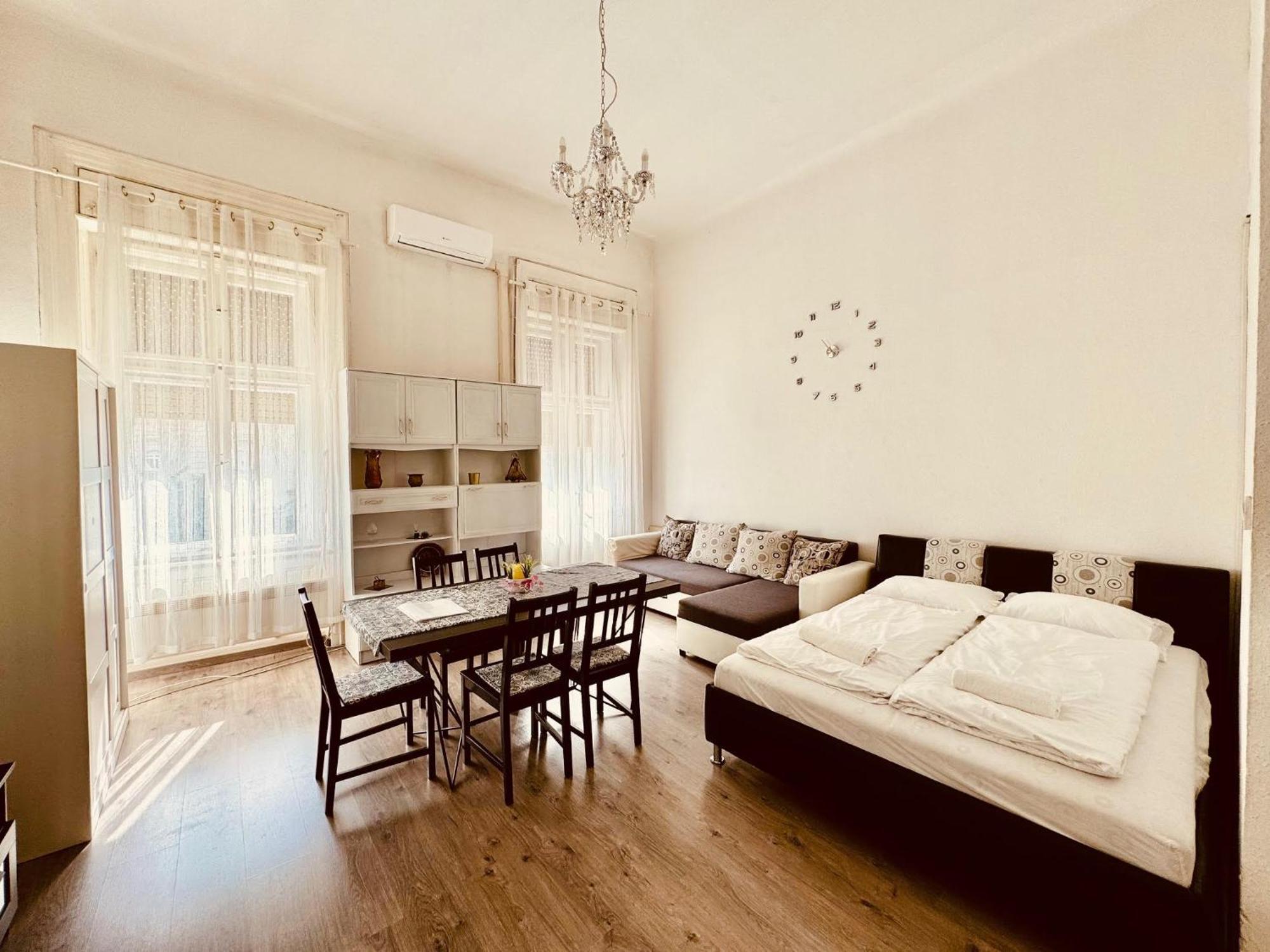 Apartamento Oktogon Spacious Ac Balcony