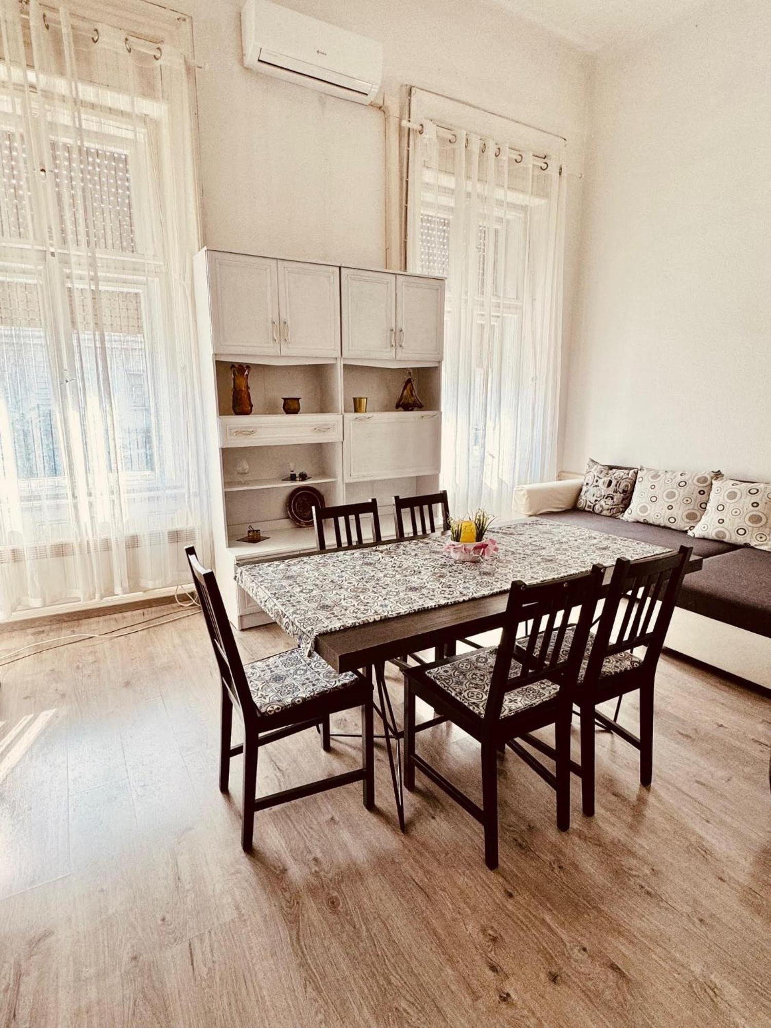Apartamento Oktogon Spacious Ac Balcony *