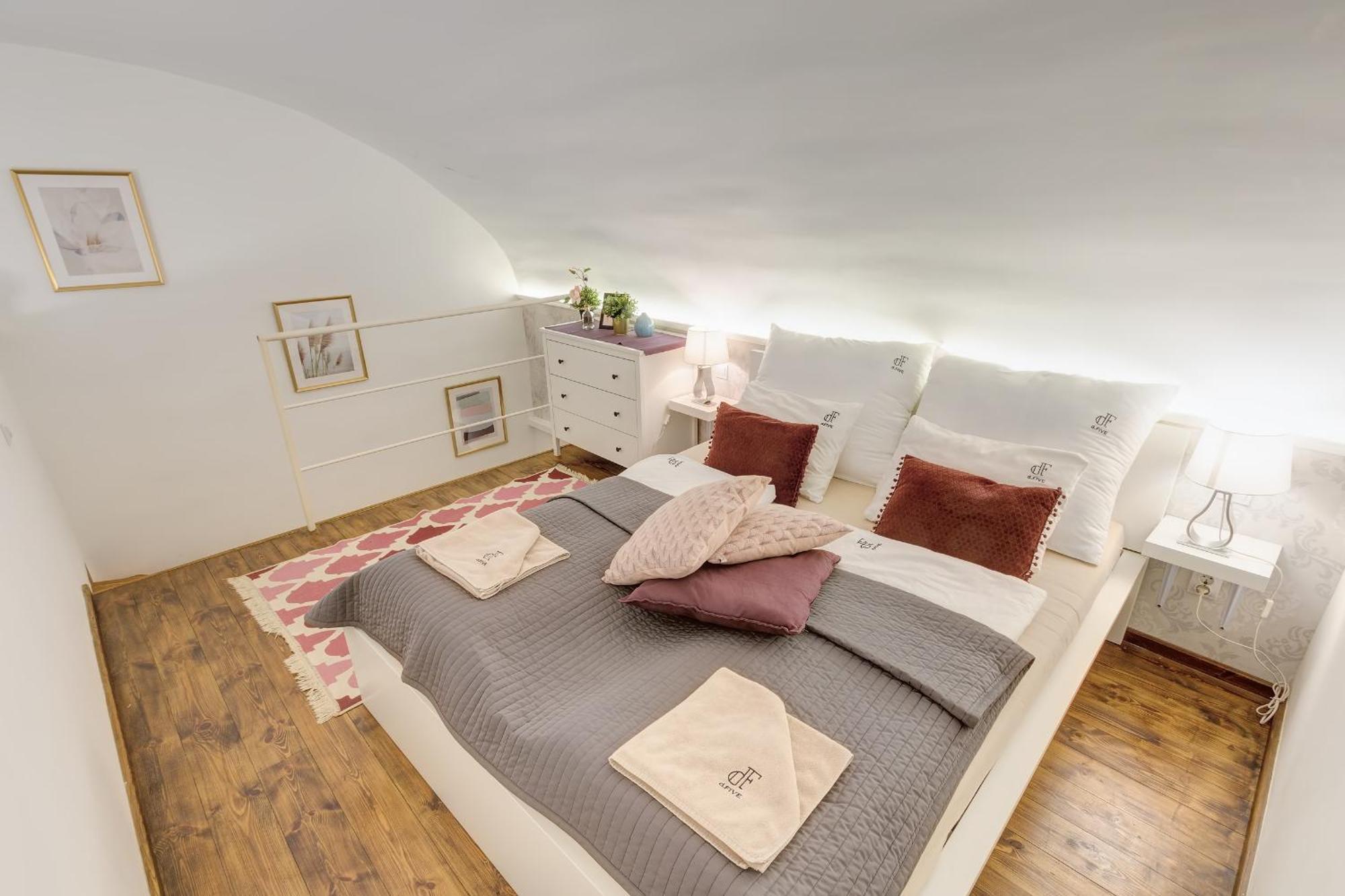 Apartamento Beautiful At Basilca 1-2
