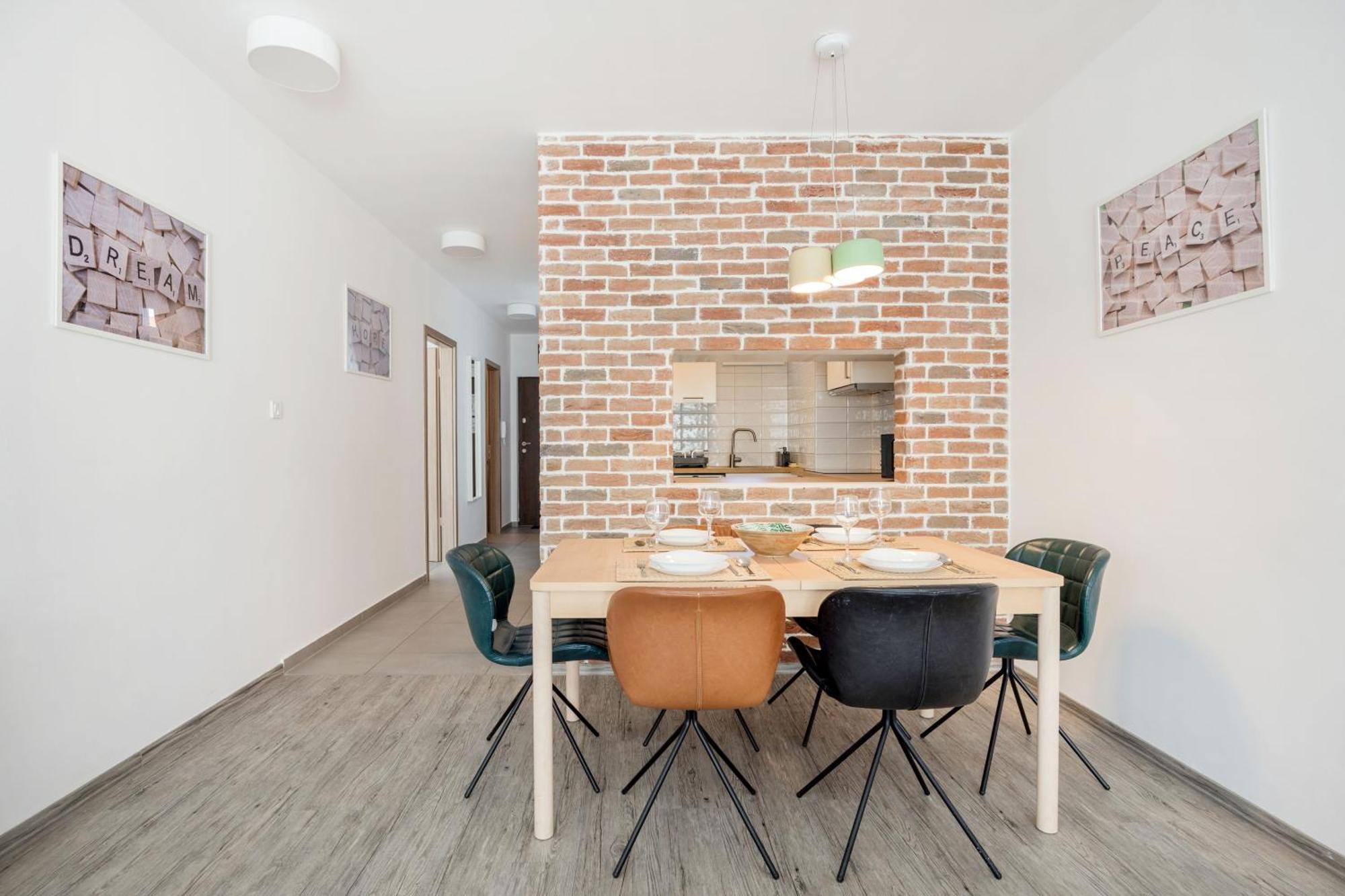 Bright Floor With Parking Lejlighed