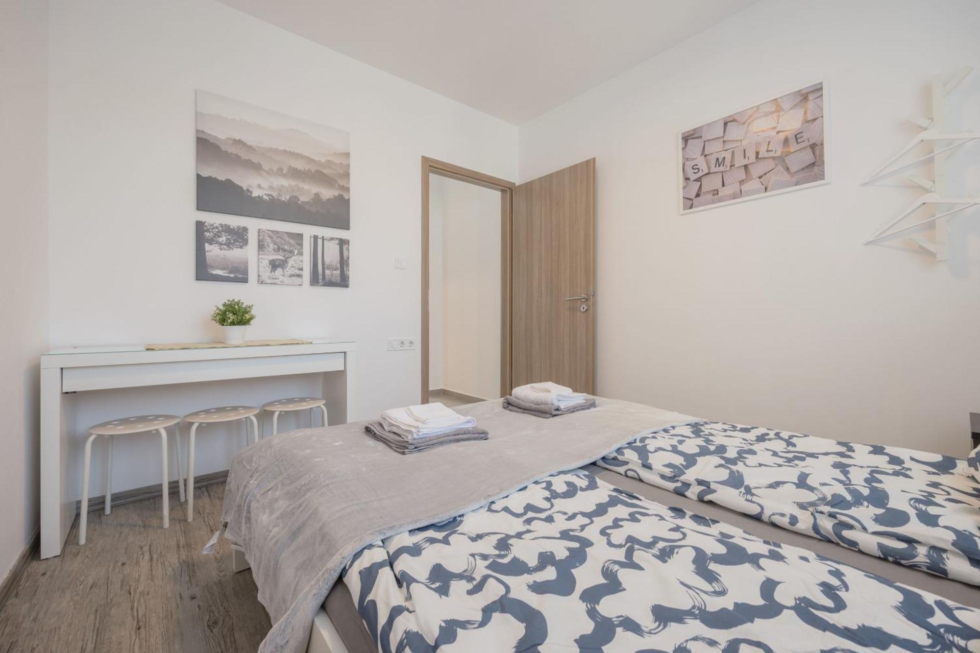Bright Floor With Parking Lejlighed *