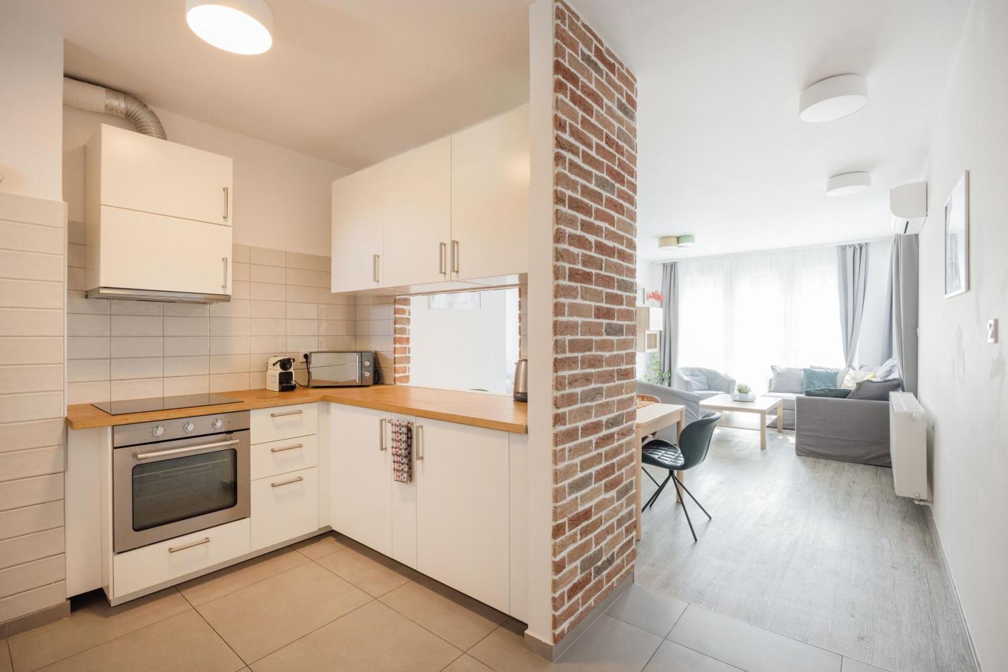 Bright Floor With Parking Lejlighed