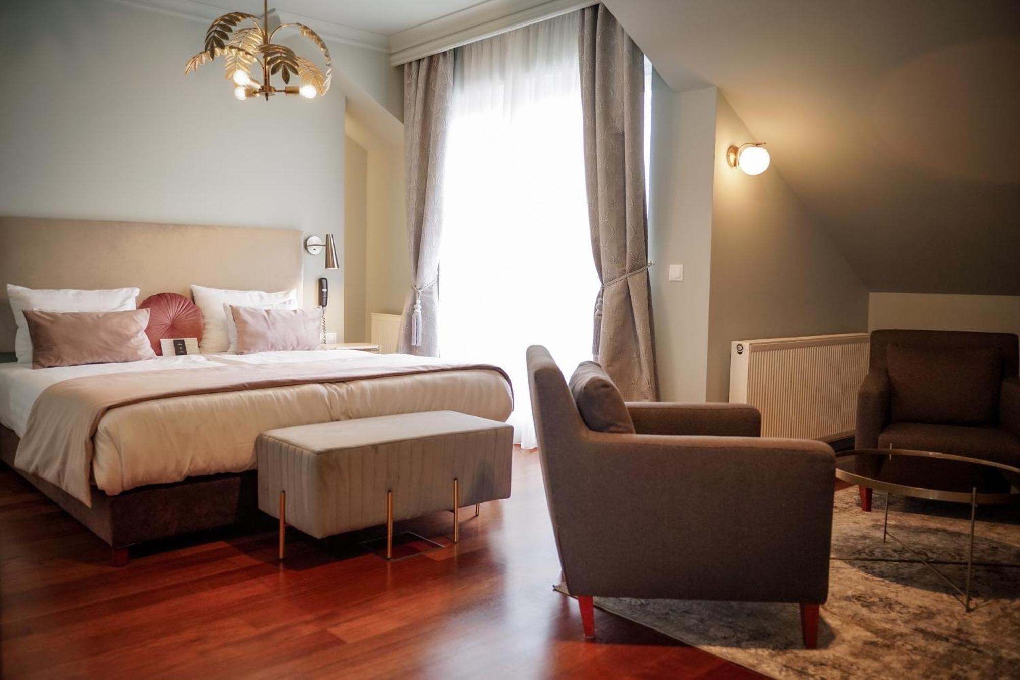 Hotel Queen's Court & Budapeszt