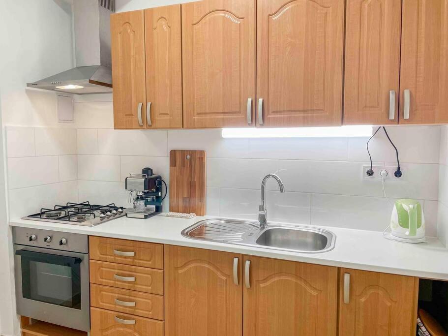 I77 Spacious Modern 3bedroom *