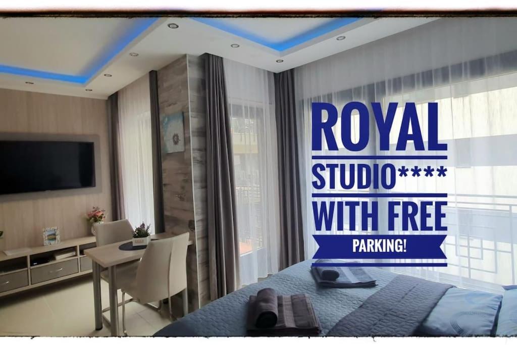 Royal In The Center With Free Parking! Apartment