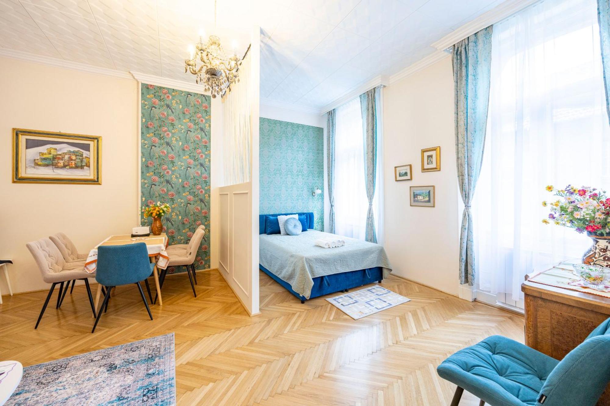 Appartement Deluxe In Art Nouveau House- With Garage *