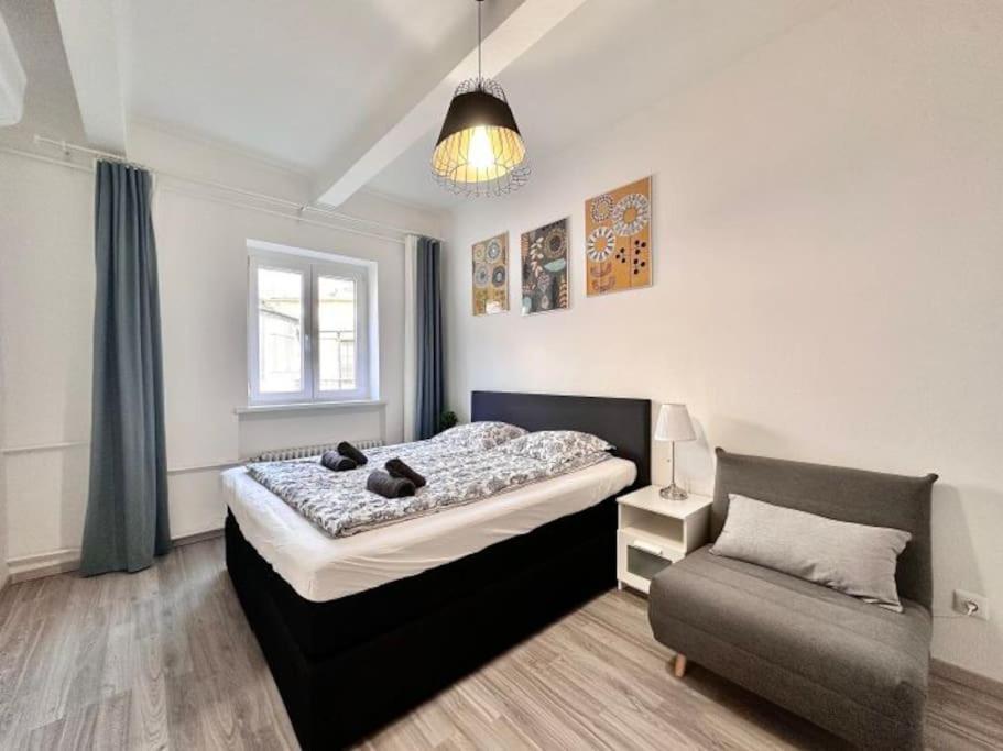 Synagogue 8ppl 2br 2bth *