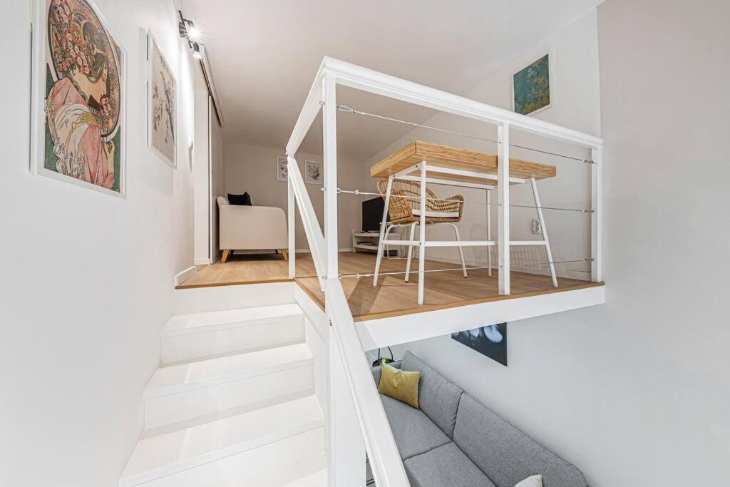 Apartamento 2 Bedroom Large Kitchen Flat On M1 Metro