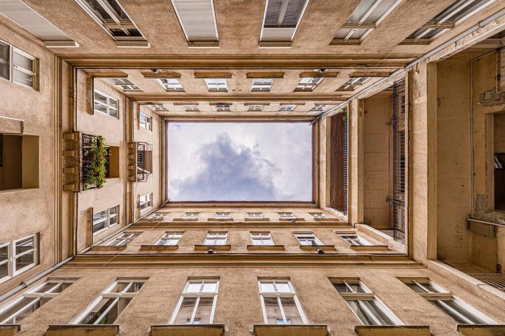 Apartamento 2 Bedroom Large Kitchen Flat On M1 Metro *