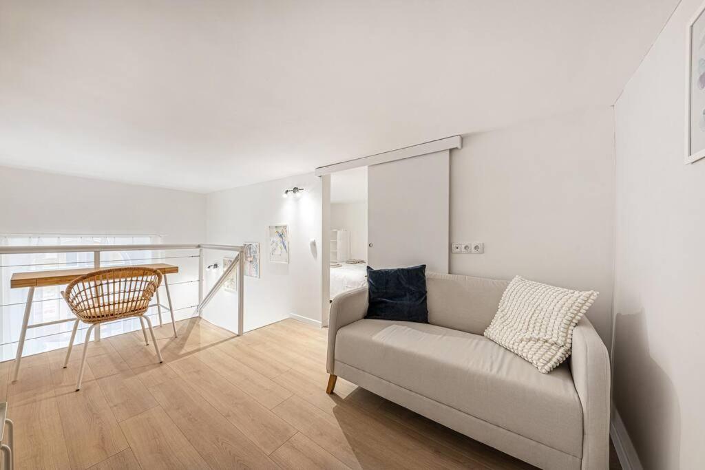 2 Bedroom Large Kitchen Flat On M1 Metro Apartamento *