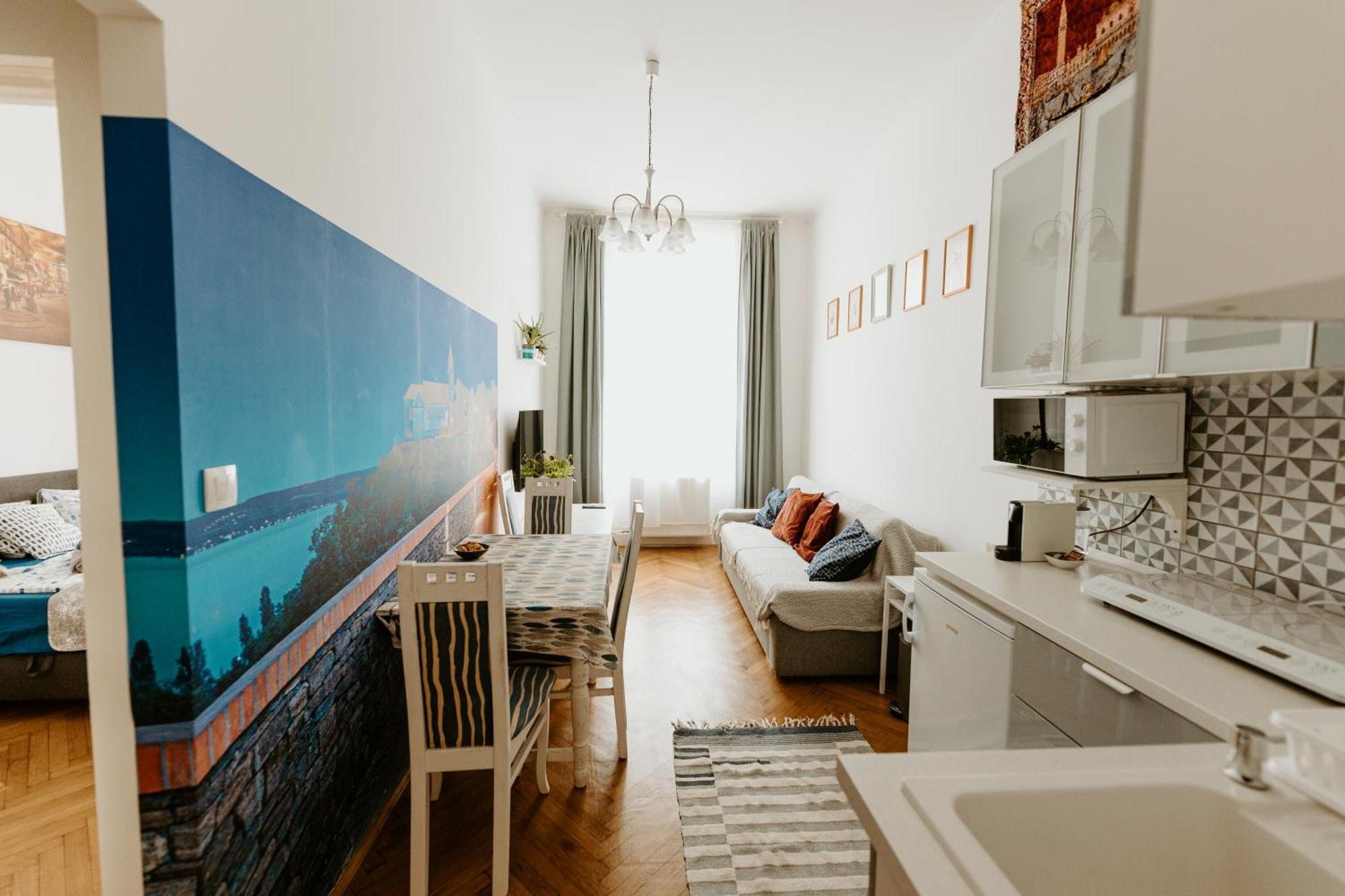 Margaret & Violet Apartments - Peaceful Stay Downtown Apartment