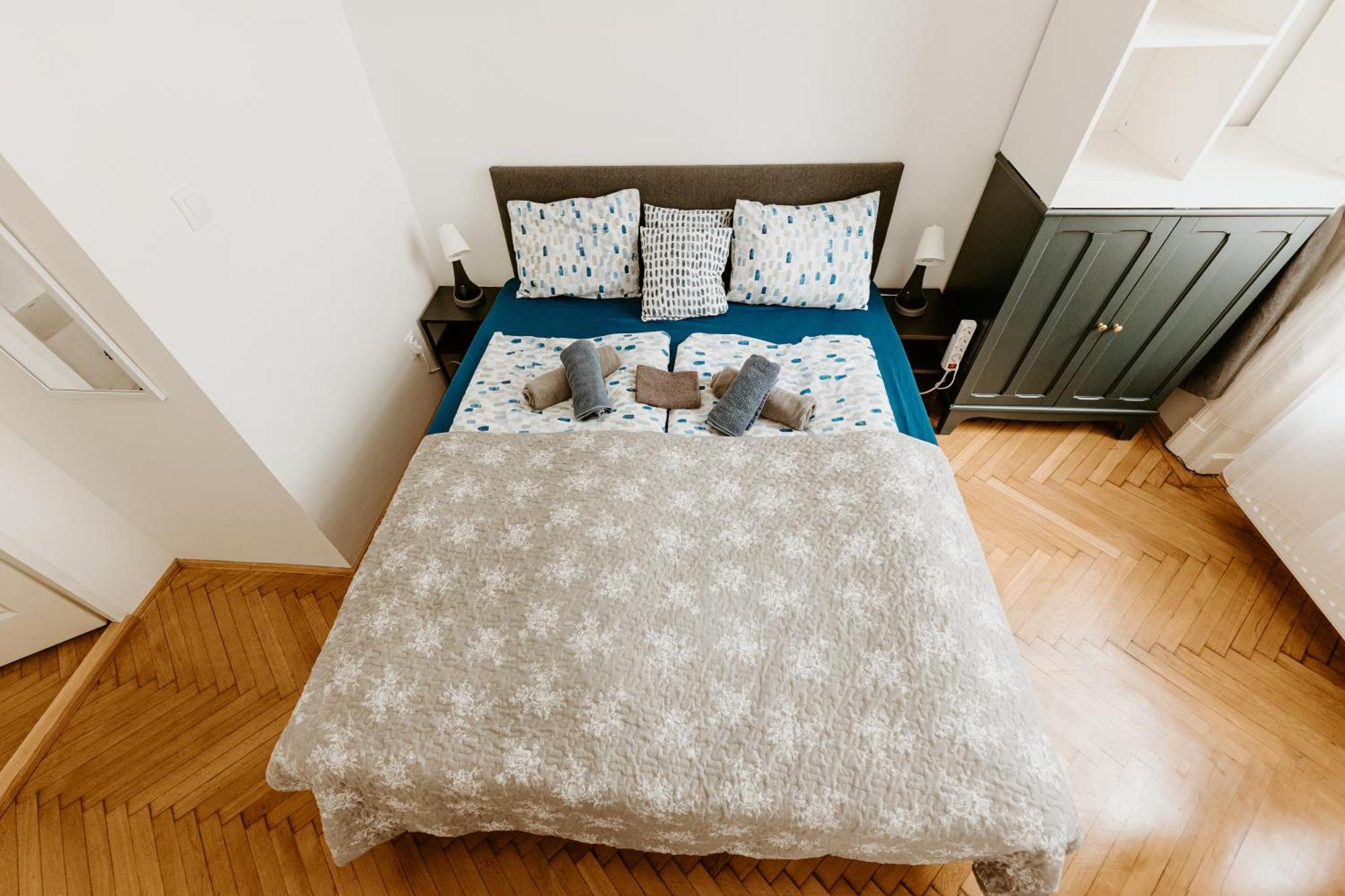 Margaret & Violet Apartments - Peaceful Stay Downtown Apartment