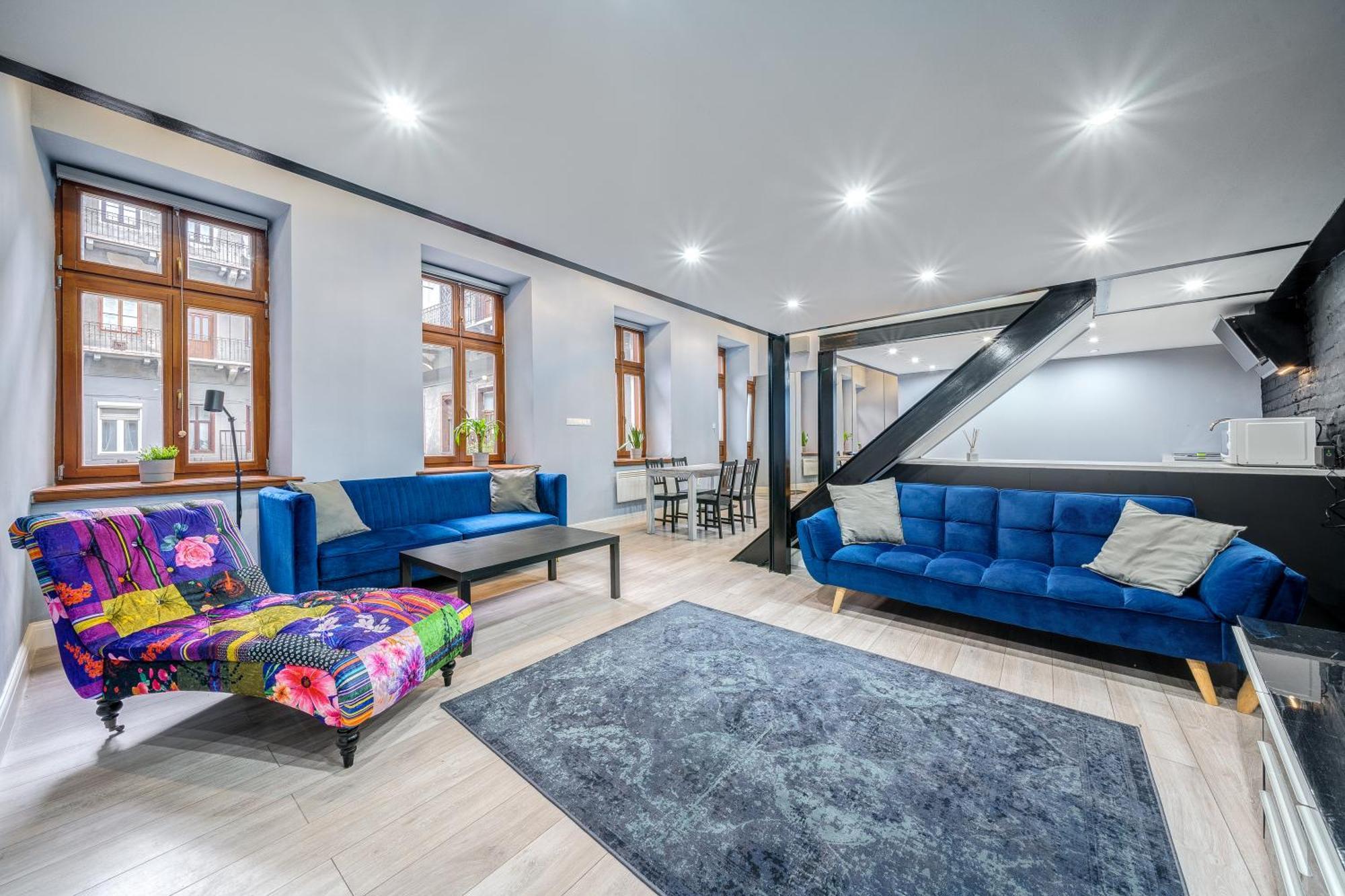 Azure Oasis In The Heart Of The Budapeszt