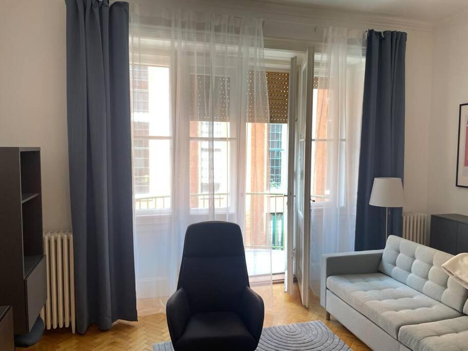 Apartment 3 Bedroom By The Parliament