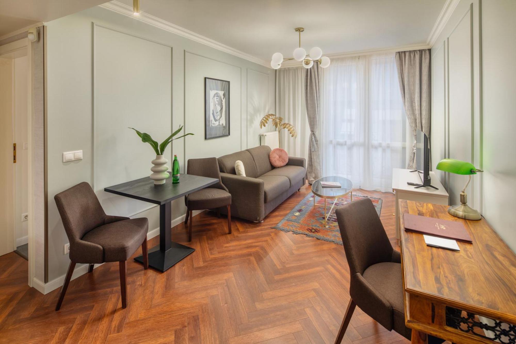 Hotel Queen's Court & Budapeszt