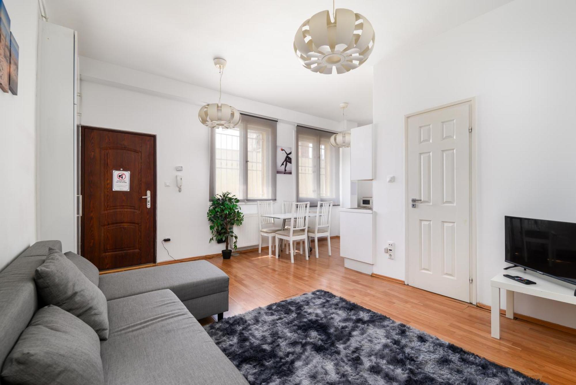 Fovam In Hear Of The Apartman *