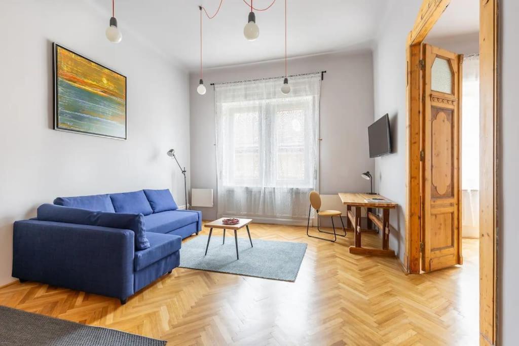 Elegant And Modern In The Centre *