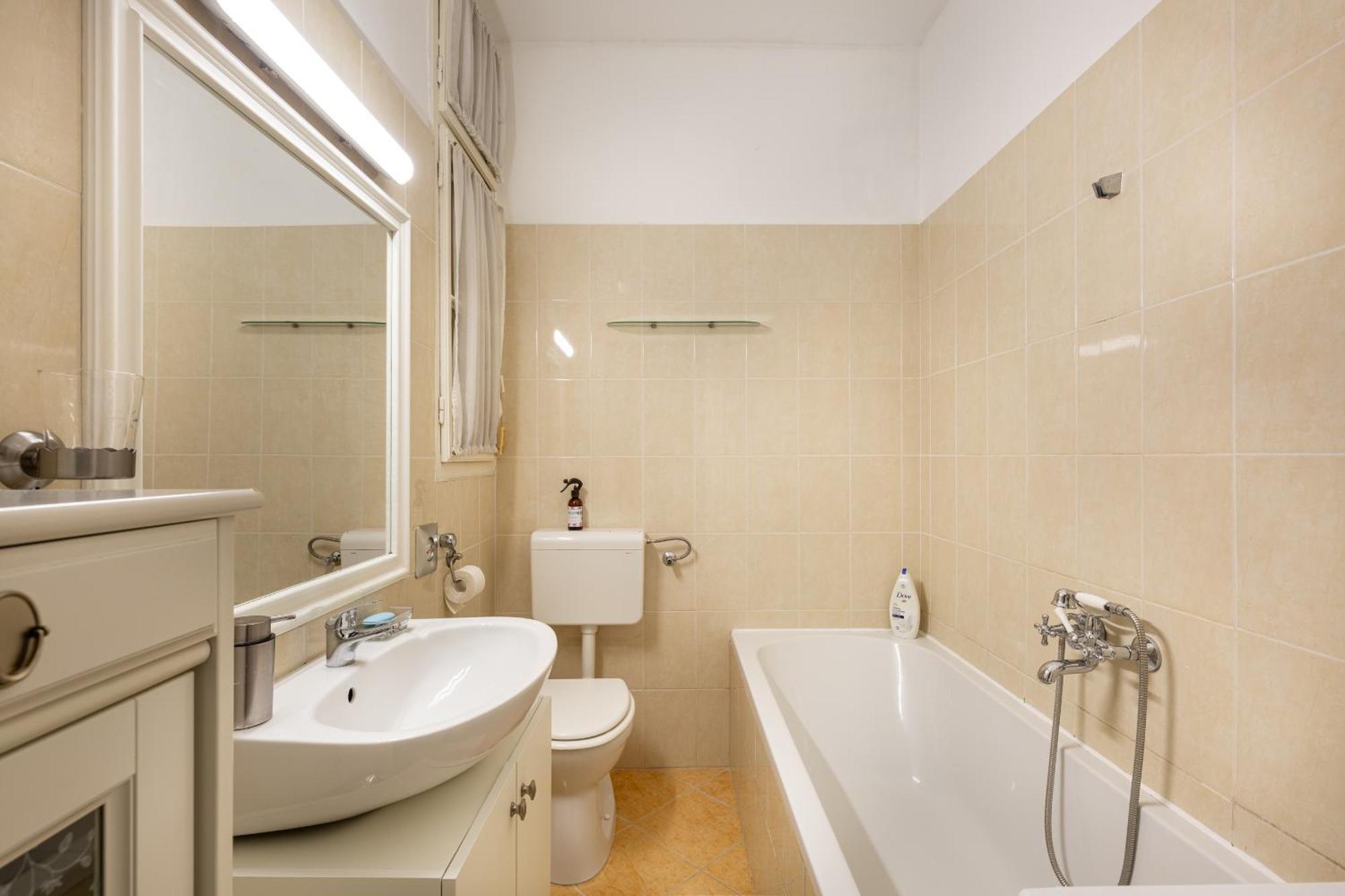D20 Dob Budapest