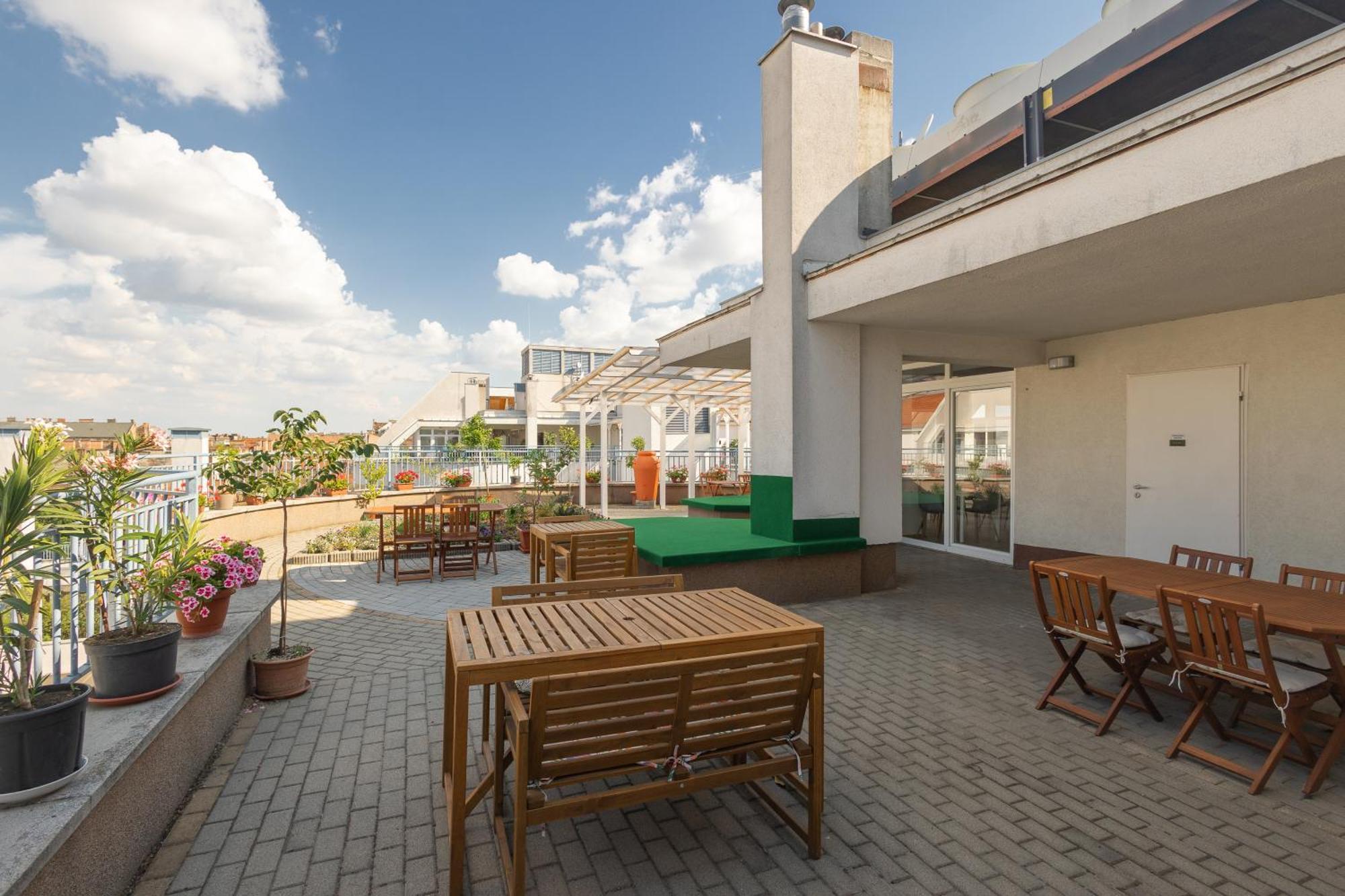 Hotel Rooftop With Deep Garage 3*