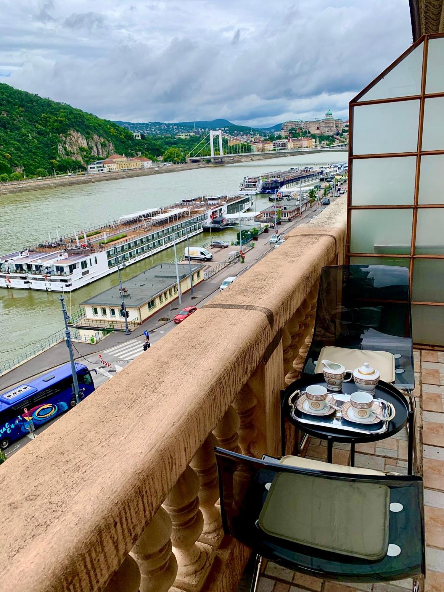 Riverside Apartment *