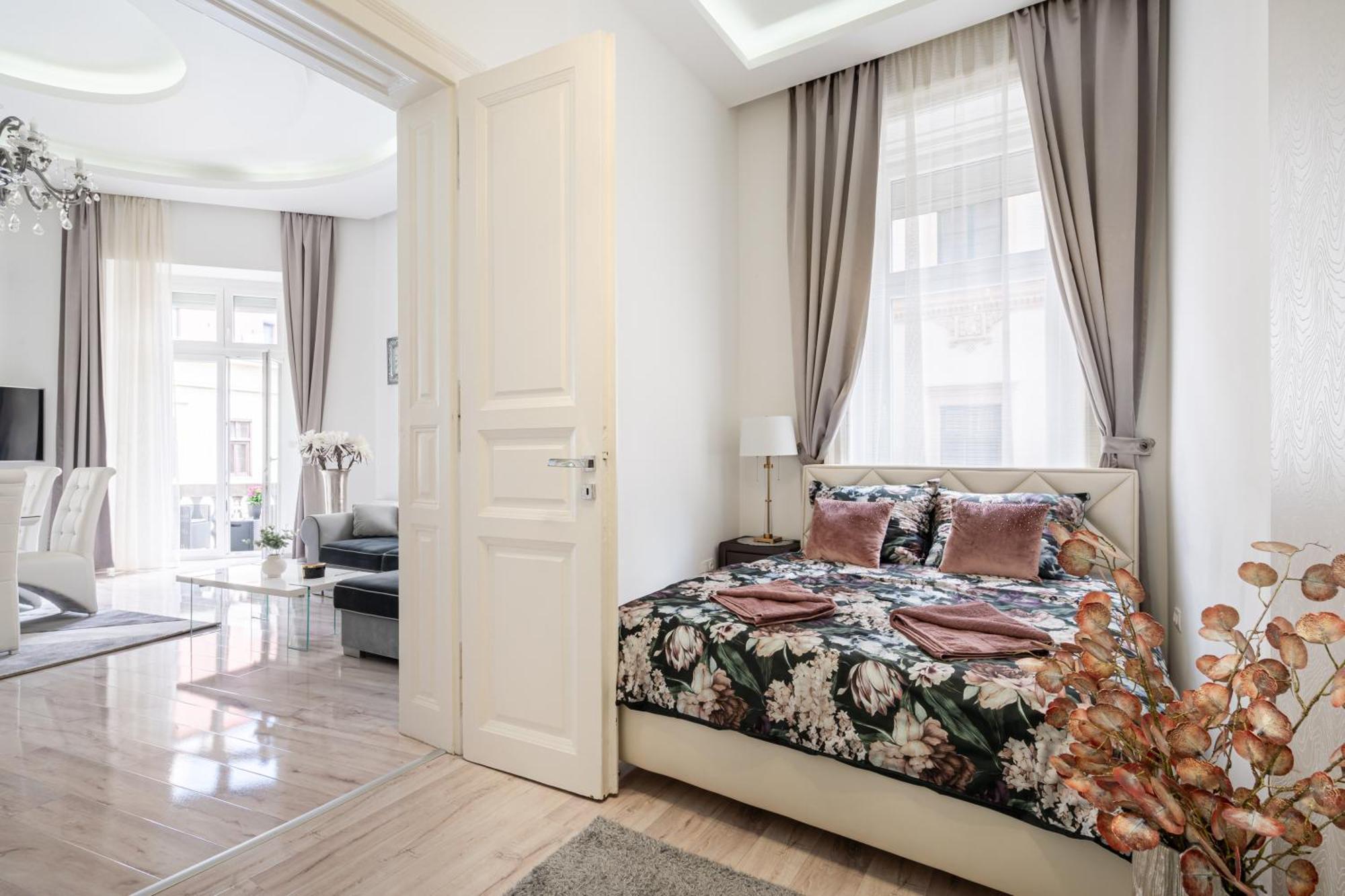 Kiraly 35 Luxury With Free Parking Apartment