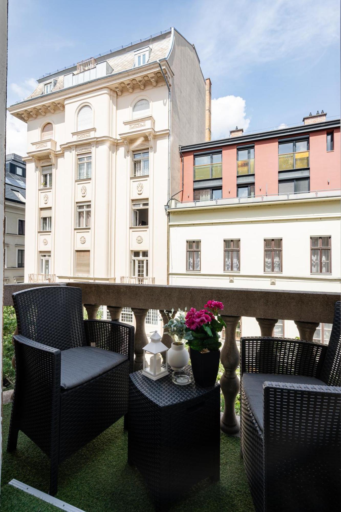 Kiraly 35 Luxury With Free Parking Apartment