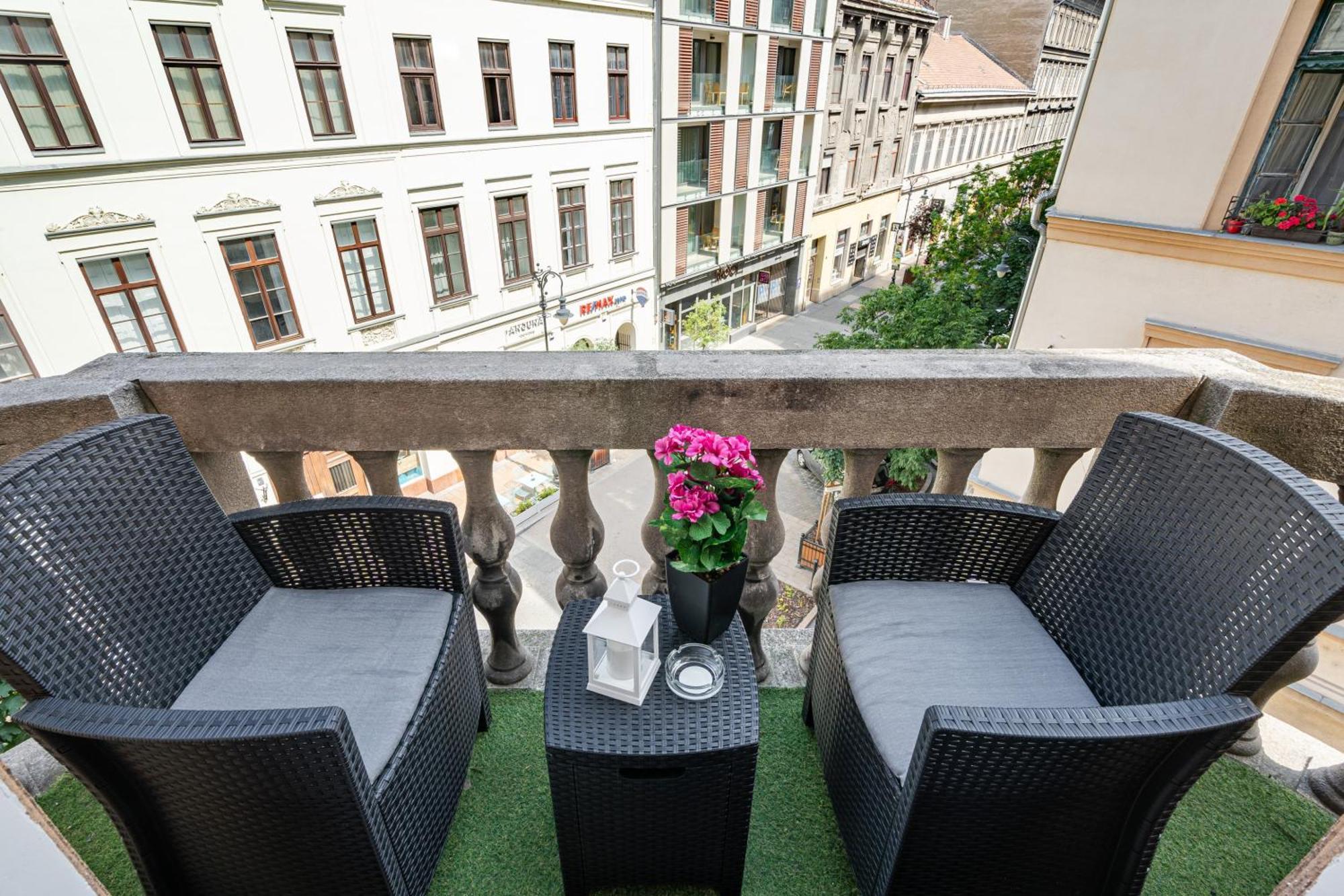 Kiraly 35 Luxury With Free Parking