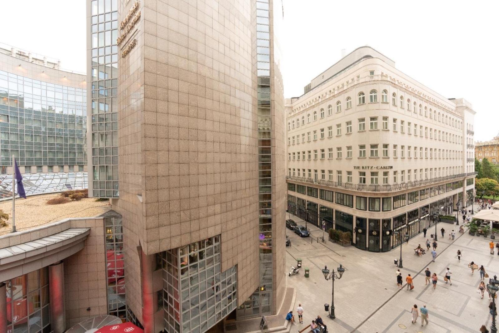 Vaci Utca Street Full Centrum * Budapest