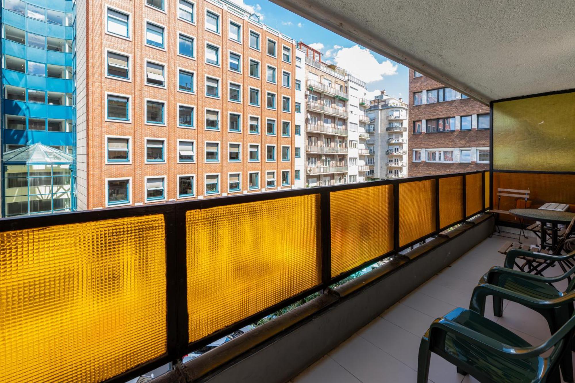 Rumbach 2022 Modern Apartamento