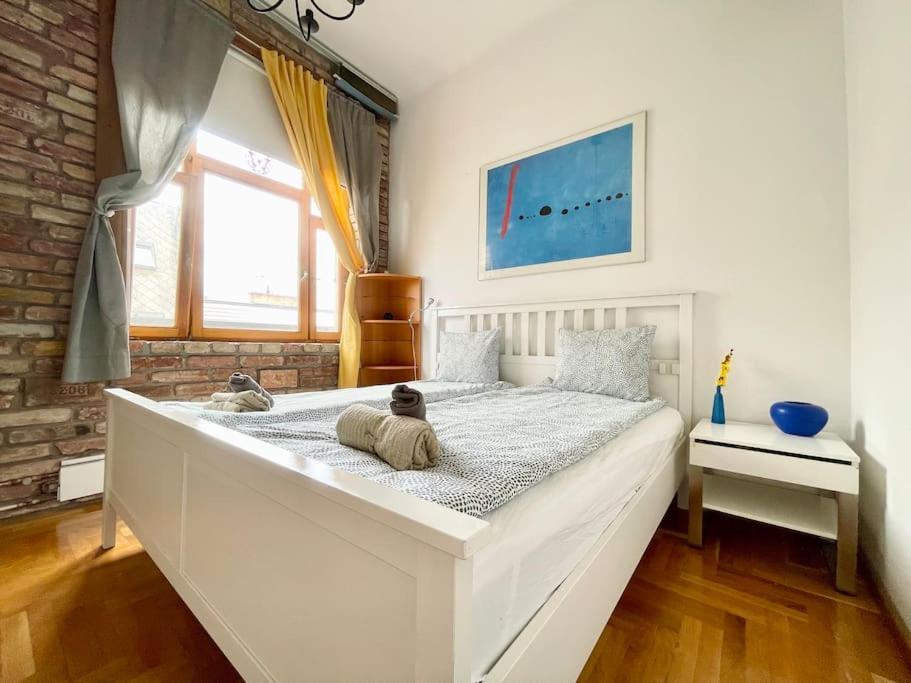 R9 Free Parking Garage * Budapest