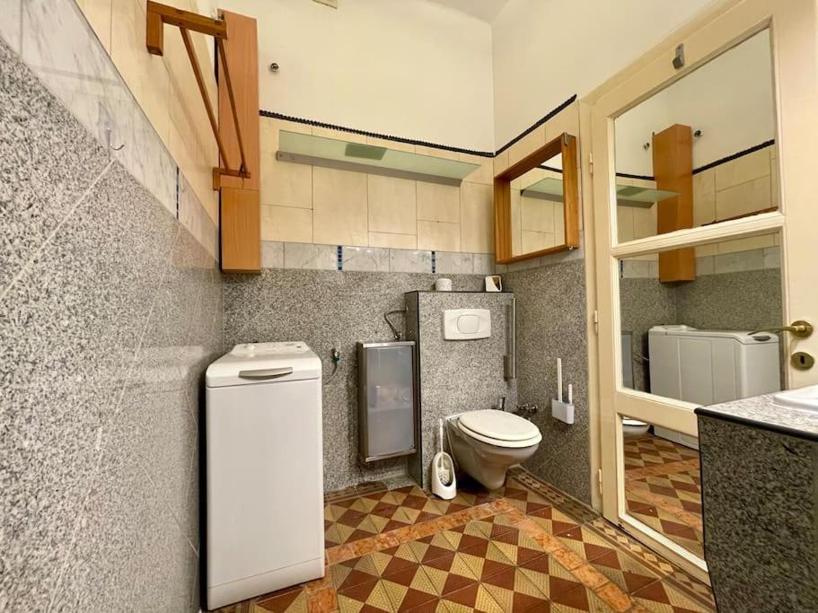 R9 Free Parking Garage * Budapest