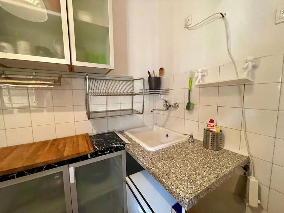 R9 Free Parking Garage * Budapest