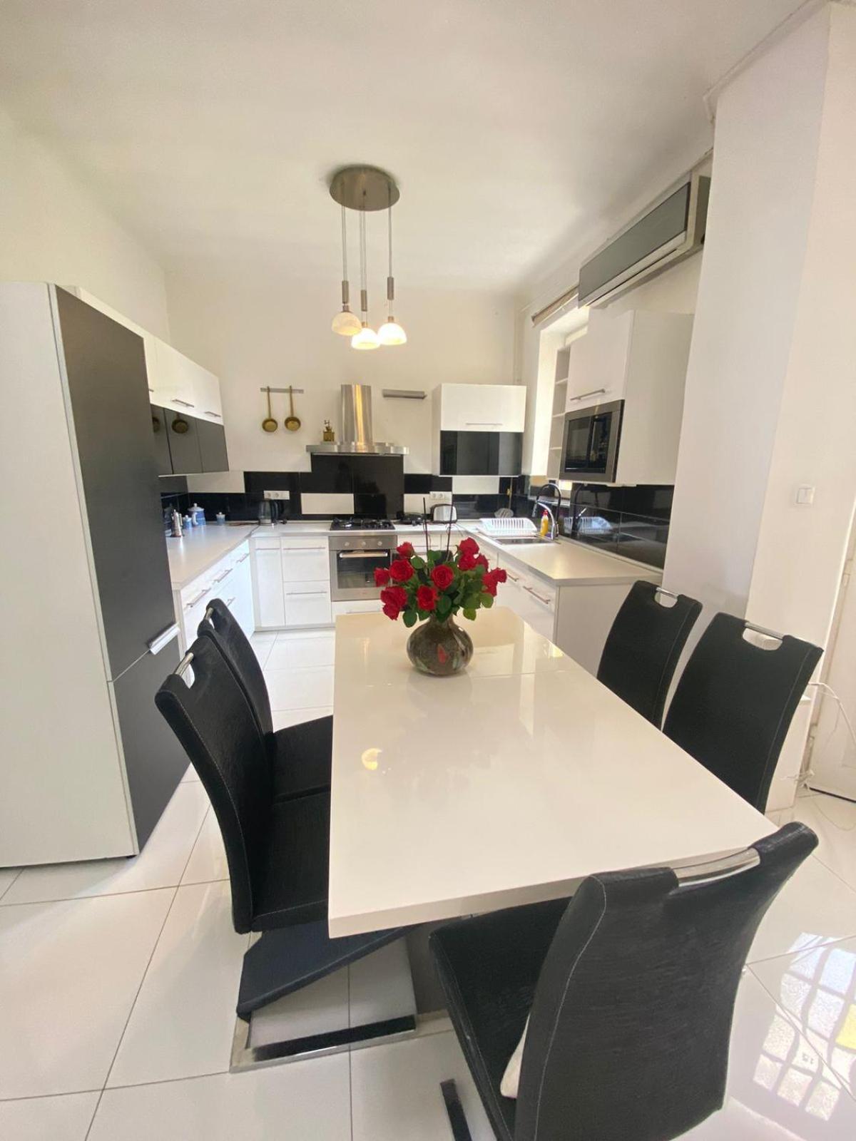 Penthouse In The Castle Apartman