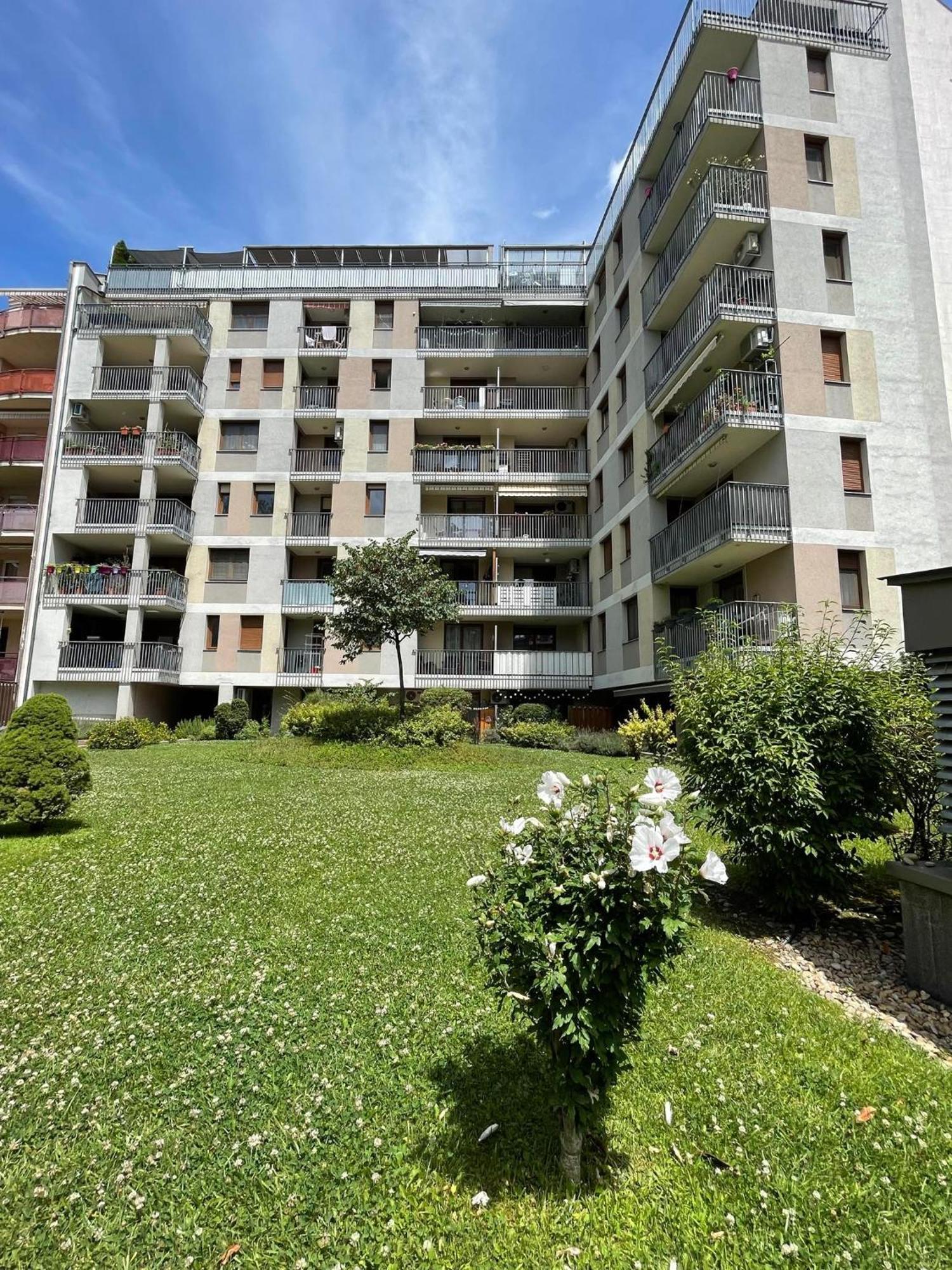 - Free Garage, Ac, Wi-fi, Balcony, Electric Blinds Apartamento