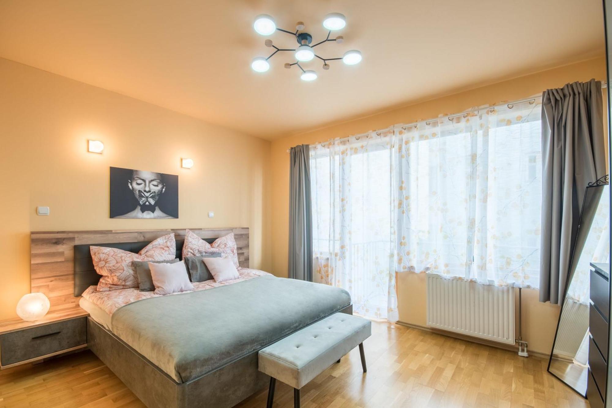 Very Central - Large - Balcony - Comfy Apartmán